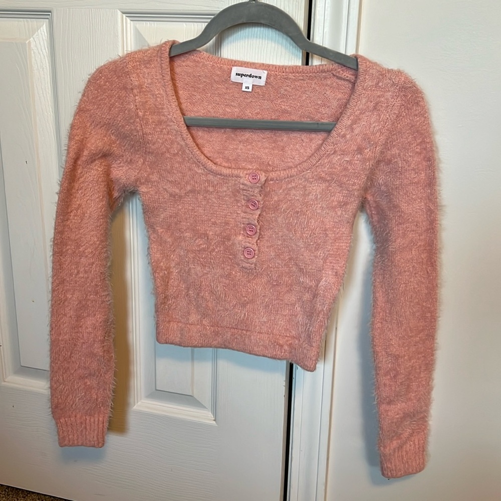 SUPERDOWN CROPPED FUZZY SWEATER